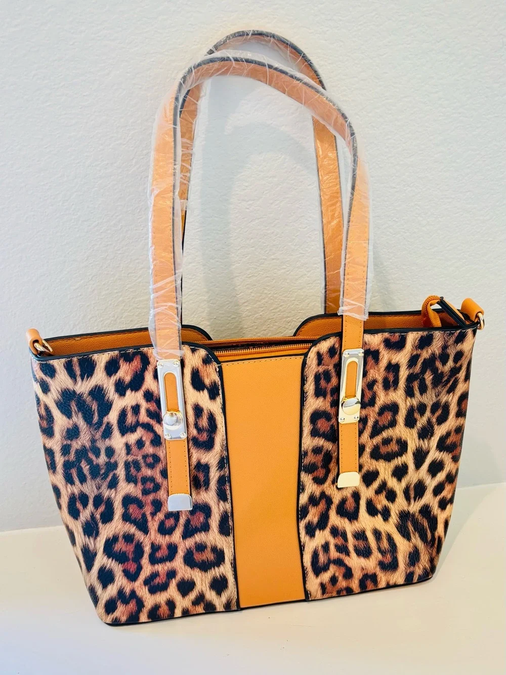 Leopard Print Tote with Tan Center Panel and crossbody straps new never - Picture 12 of 15